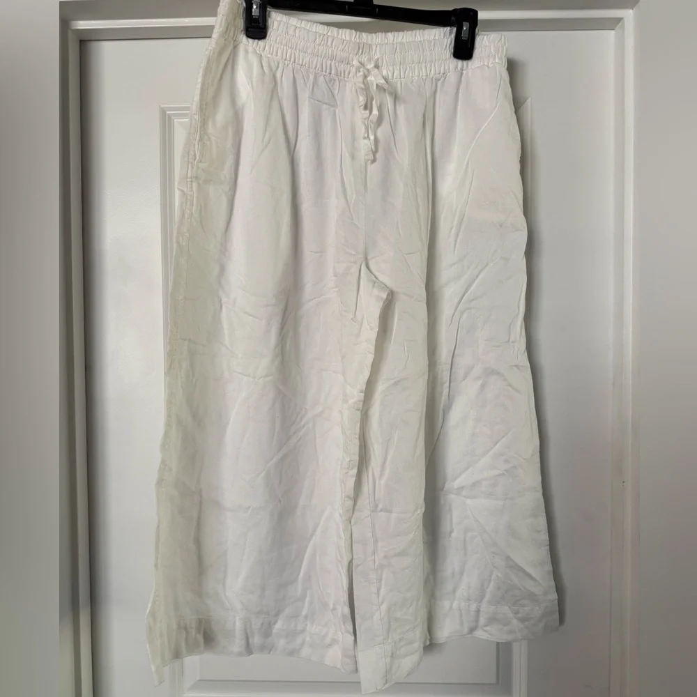 Athleta 100% organic cotton cropped wide leg white pants